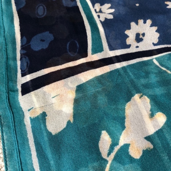 Soho Design group Charming floral print silk scarf - Picture 8 of 8